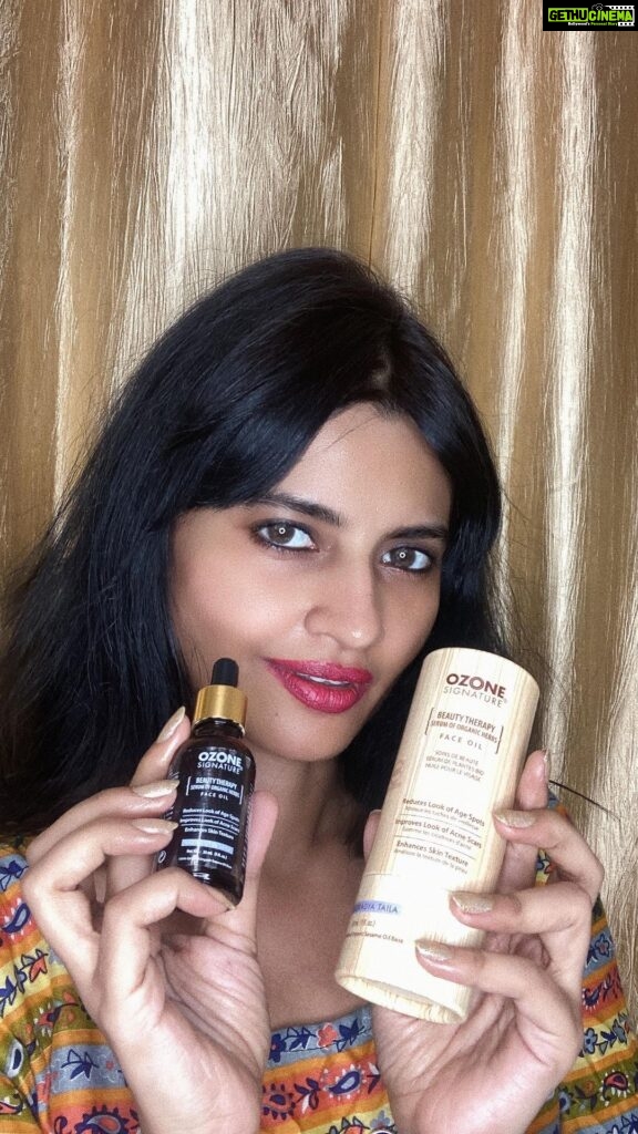 Leslie Tripathy Instagram - #ad @ozonesignature Ozone Signature Haridradya Taila Face Oil | Face Serum for Men and Women | Ideal For Anti Aging, Reduce Acne Scars, Age & Dark Spots | Enriched With Saffron, Turmeric & Lotus @ozonesignature #skincarethatworks How to Use: ● Take 4-5 drops of Haridradya Taila on your palm and apply it on your freshly cleansed face. ● Gently dab on the affected area. (Do not rub) ● Prefer to use it in your night time routine and leave it on your skin to absorb overnight.