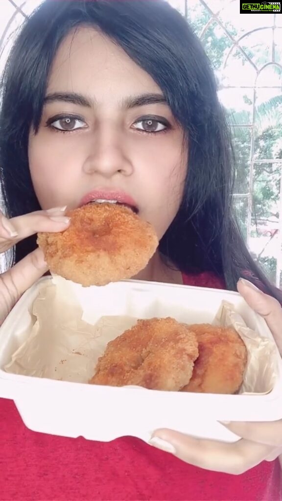 Leslie Tripathy Instagram - Just tried yummy food from @plateup.in Craving some burgers, sliders, hotdogs and some small plates order right now from zomato or Swiggy! #ad They also customize their stuff for party orders 🤤 Loved the food, fresh and so well cooked! Tried the chicken donuts, crunchy shrimp sliders and the chicken hotdog and they were all amazing! 3 cheers for #womenentrepreneur Monica Tipnis the owner and founder of this yummy food brand