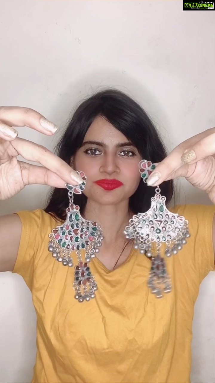 Leslie Tripathy Instagram - I ordered these lovely earrings from @thegrowingindiastore by @nidhi_pandya5555 @growing_buddies @gloriousgujju letās be #vocalforlocal #vocalforlocalindiaš®š³