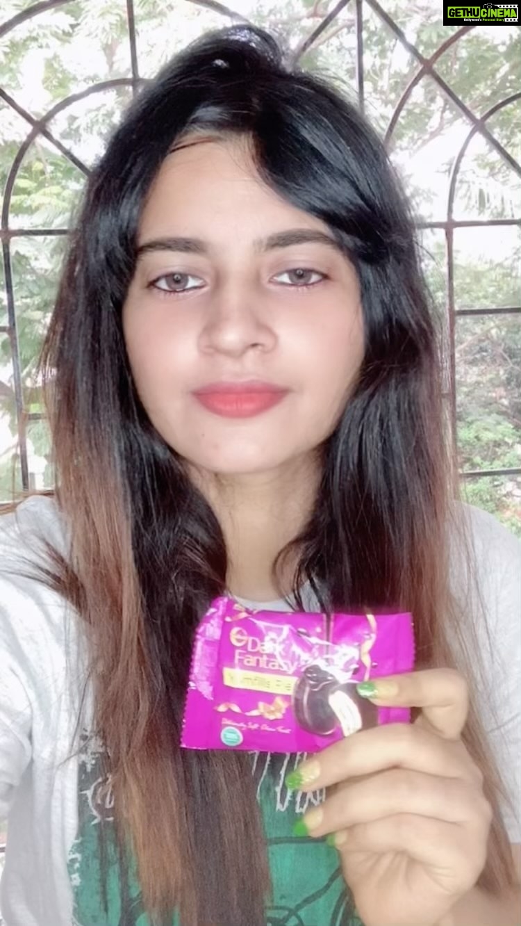 Leslie Tripathy Instagram - My love for chocolates is evident @sunfeastdarkfantasy on my teeth