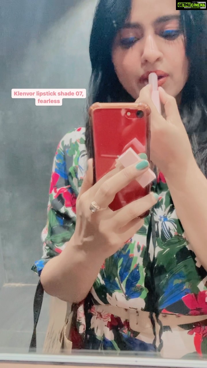 Leslie Tripathy Instagram - @klenvor lipstick 💄 #longlastinglipstick