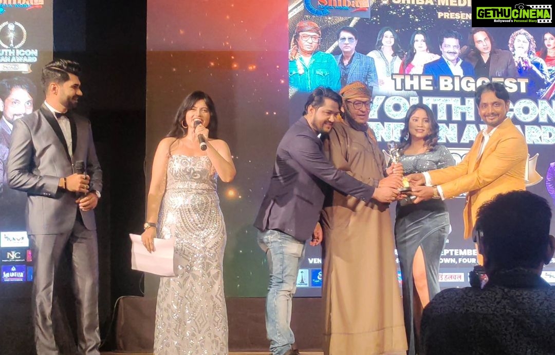 Leslie Tripathy Instagram - Youth Icon Indian Award Event with Actor & Anchor Sufiyan Kapadia & Beautiful Actress & Anchor Leslie Tripathi Award Recived By Sr. Actor Ranjeet Bedi With Organizer Actress Shiba Shaikh & Producer Ganesh Shahu #azharhussaindirector #redacidfilms