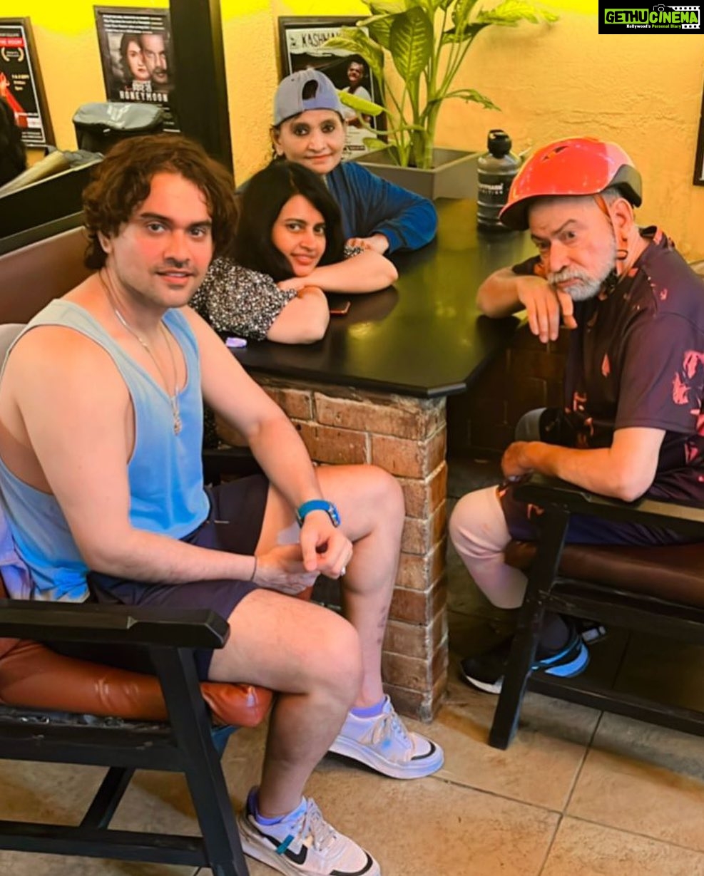 Leslie Tripathy Instagram - #family #insta @leslietripathy26 Prithvi Cafe