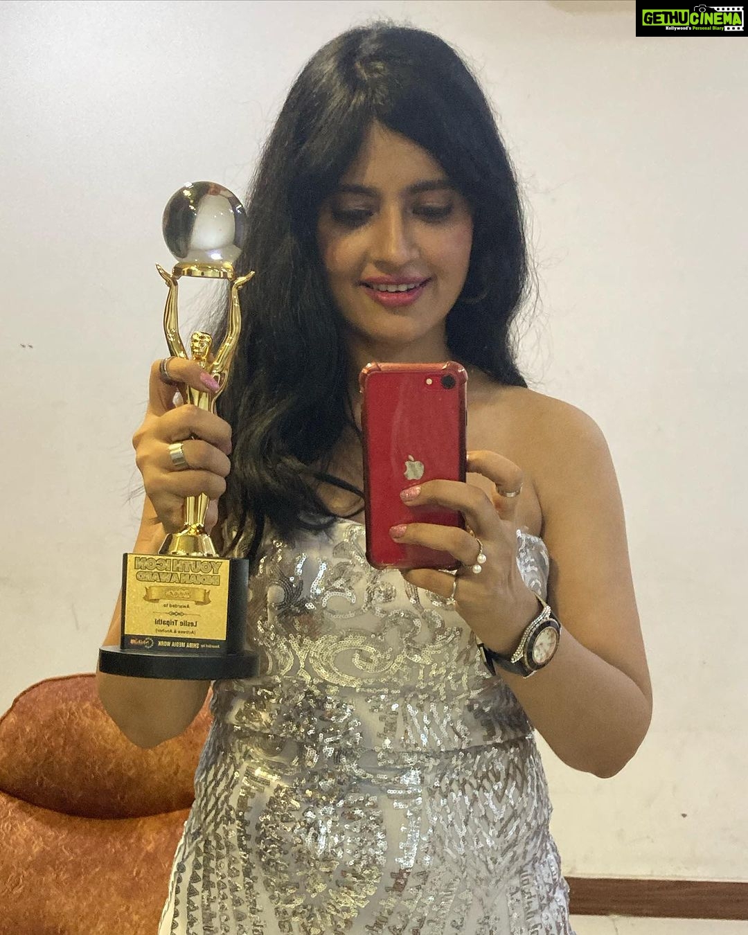 Leslie Tripathy Instagram - Thank you @azharhussaindirector @yiia_national @shibamediawprk @yiia_official @shahu8930 for award and opportunity and @sufiyankapadiaa . My Outfit by @foreverpretty.co.in Mukti A Smita Thackera