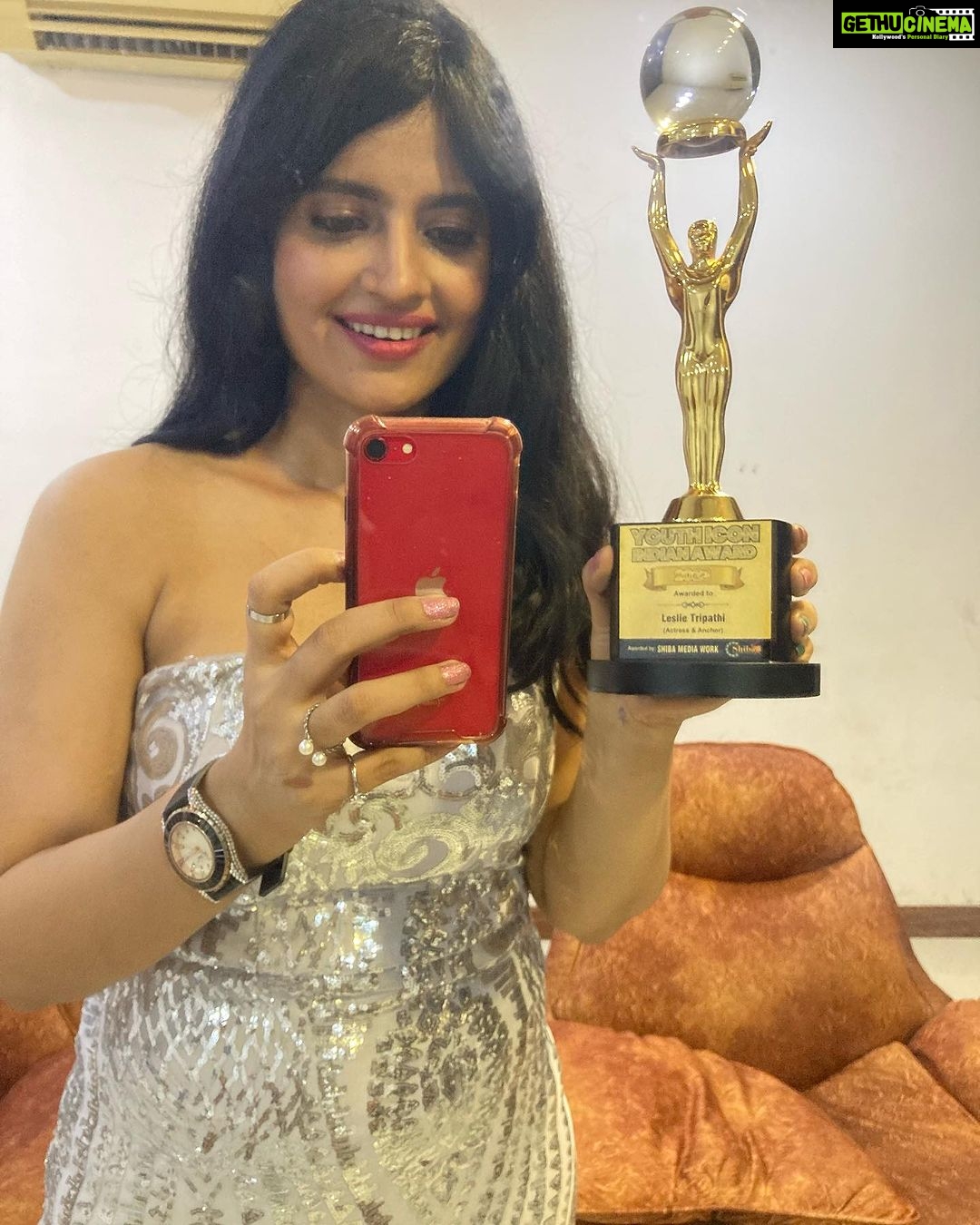 Leslie Tripathy Instagram - Thank you @azharhussaindirector @yiia_national @shibamediawprk @yiia_official @shahu8930 for award and opportunity and @sufiyankapadiaa . My Outfit by @foreverpretty.co.in Mukti A Smita Thackera