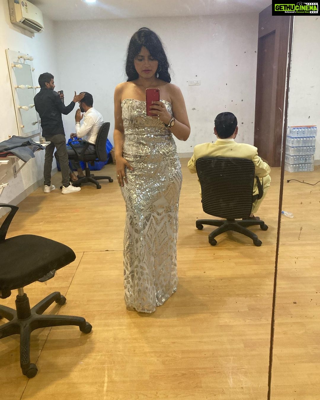 Leslie Tripathy Instagram - Thank you @azharhussaindirector @yiia_national @shibamediawprk @yiia_official @shahu8930 for award and opportunity and @sufiyankapadiaa . My Outfit by @foreverpretty.co.in Mukti A Smita Thackera