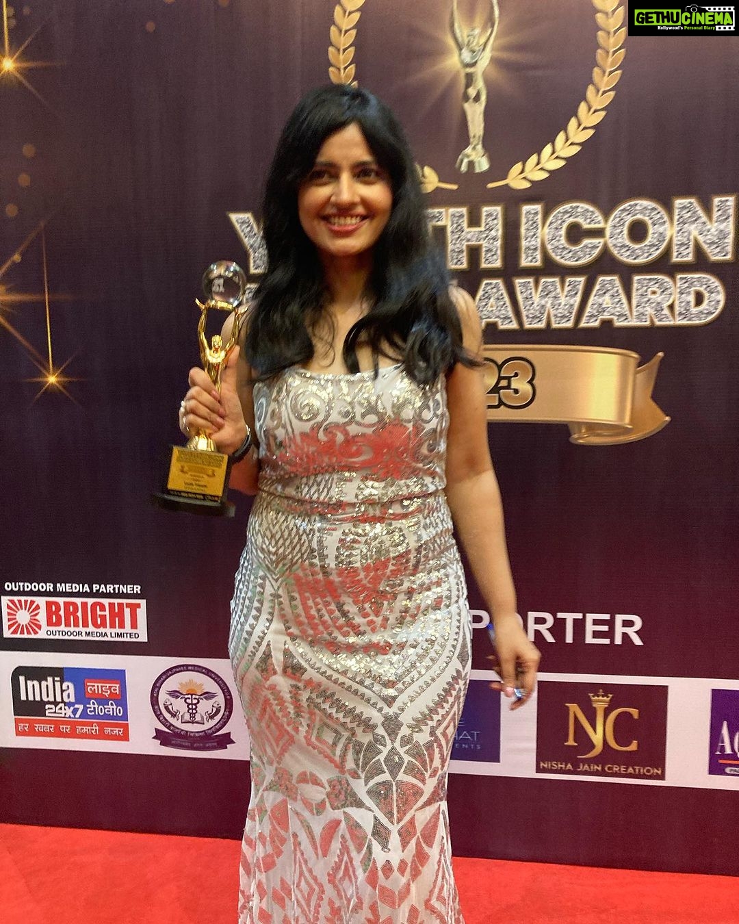 Leslie Tripathy Instagram - Thank you @azharhussaindirector @yiia_national @shibamediawprk @yiia_official @shahu8930 for award and opportunity and @sufiyankapadiaa . My Outfit by @foreverpretty.co.in Mukti A Smita Thackera