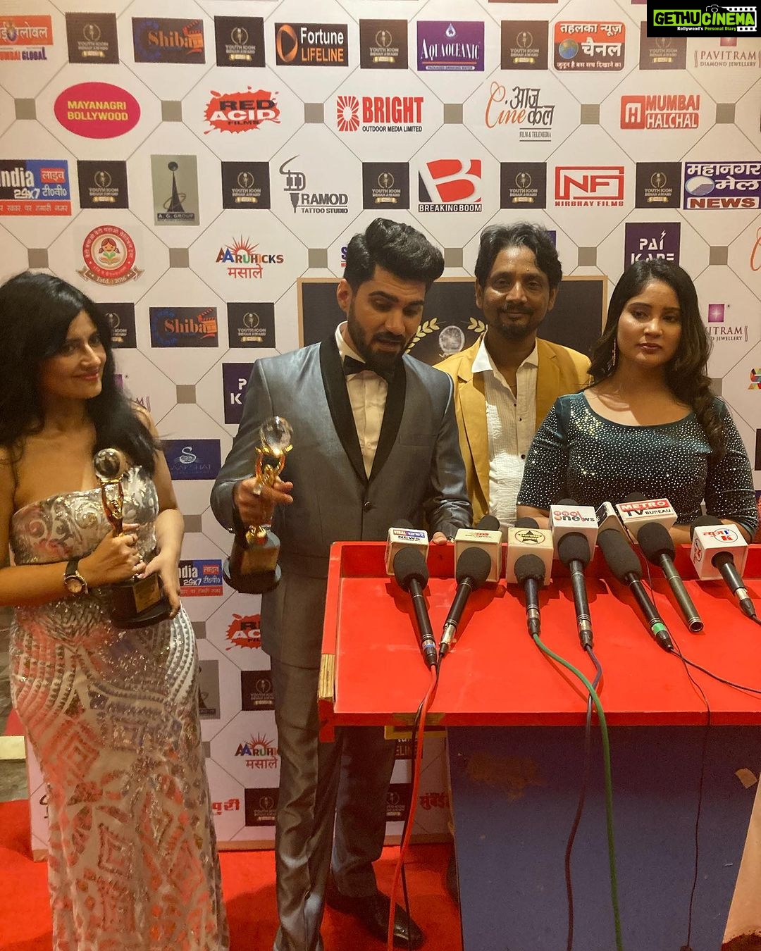 Leslie Tripathy Instagram - Thank you @azharhussaindirector @yiia_national @shibamediawprk @yiia_official @shahu8930 for award and opportunity and @sufiyankapadiaa . My Outfit by @foreverpretty.co.in Mukti A Smita Thackera