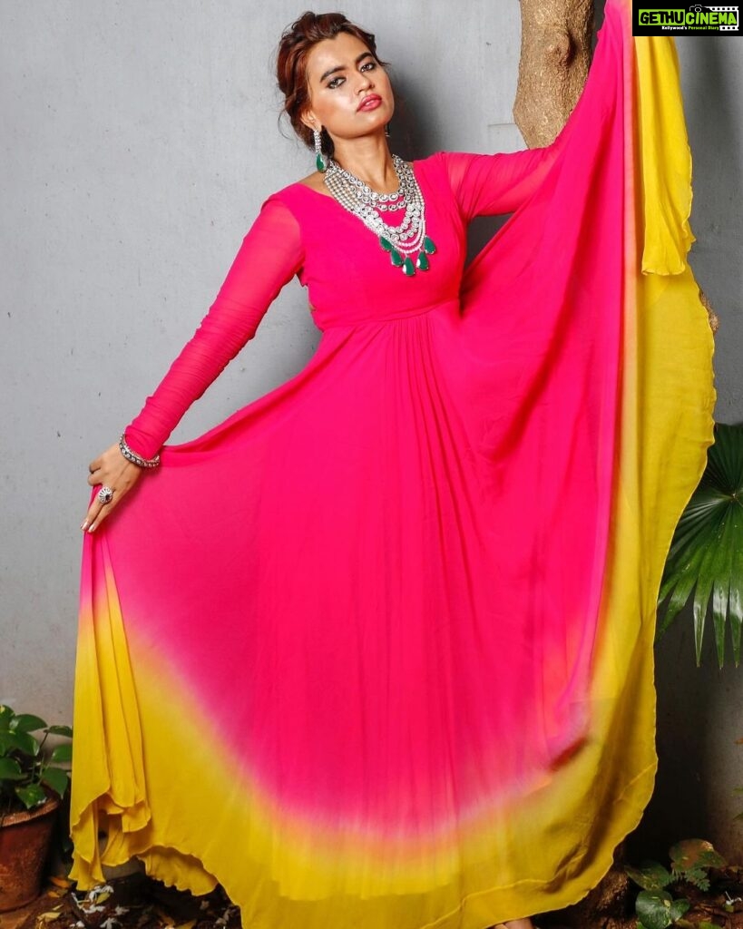 Leslie Tripathy Instagram - Outfit @fucia Jewellery @arsyajewellery @iam_heenashah bella shah 📸Photo shot by @ashish_misar @hardikathakkar Bandra Mumbai