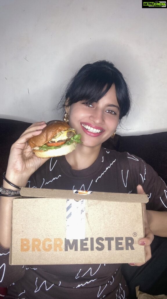 Leslie Tripathy Instagram - @brgrmeister_ in new Gourmet Collection with new Grilled Ranch Burgers and Truffle Aioli Burgers I and papa tried The Ranch Burgers🤩 Truffle Burger🤩 Onion Rings🤩 and Mac and cheese balls🤩 They got wide variety of vegetarian options aswell🤩 #brgrmeister #burgerlovers #foodiesofindtagram #foodporn #leslietripathy #thingstodoinmumbai #mumbaifoodies #mumbaifoodiesalert #mumbaibloggers #mumbaiinfluencers #foodinfluencer #foodinfluencers #foodie #foodphotography #foodstagram #instafood #delicious #foodgasm #foodpics #instagood #foodblog #foodiesofinstagram #dinner #indianfood #love #cooking #lunch #instagram #breakfast #italianfood Mumbai, Maharashtra