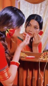 Lopamudra Raut Instagram - Back to the 60s ! Look inspired by my aji (grandma) ❤️💐🌸♾ makeup- @seerathmystique  hair- @goodblush_by_dixita_dhargalkar  styled by - @adhunik_world  #retro #vintage #bollywood