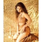 Lopamudra Raut Instagram – All that glitters is gold !  Shot by @shreyansdungarwal hair by @kavita.gour.184 make up by @harshpawar_makeupacademy18 #photography #goldenhours #vibe #lopamudra #lopamudraraut