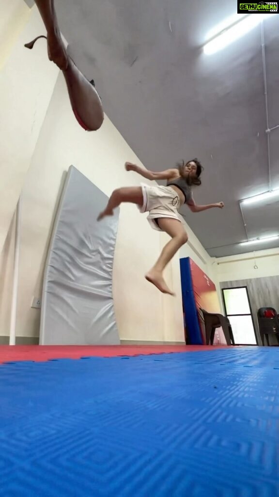 Lopamudra Raut Instagram - @raakeshyadhav 🥷 #martialarts #gymnastics #kicks #flips #backflip #action