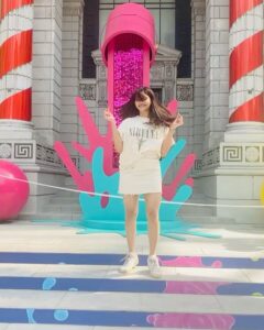 Losliya Mariyanesan Instagram - Embrace the glorious mess that you are ☺️ #throwbacksingapore