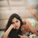 Losliya Mariyanesan Instagram - Can't help but wonder 💭🧸 @dhanush__photography