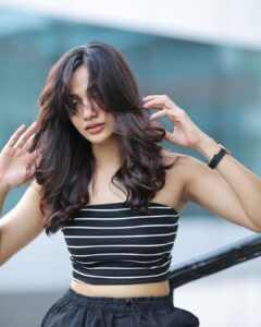 Losliya Mariyanesan Instagram - Good Hair Day Photographer @dhanush__photography Hairstyle @priyaprabu_artistry