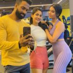 Losliya Mariyanesan Instagram - Appreciation post When I was started my work out on 2021 . it’s been a very long journey. I faced a lot of obstacles in this journey. This is not an easy job , sometimes I don’t wanna get up I just wanna sleep , somedays my body doesn’t cooperate with me . Sometimes my mind says just sit and calm your mental health. But I realised one thing getting up early & doing my work out & doing my every day routine it taught me how discipline l am. It has been almost 3 years now . I feel stronger & healthier ever before. 💪🏻 Last picture is my first ever picture in 2021.. @nareshfitness Thank you coach for pushing me so much.