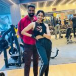 Losliya Mariyanesan Instagram - Appreciation post When I was started my work out on 2021 . it’s been a very long journey. I faced a lot of obstacles in this journey. This is not an easy job , sometimes I don’t wanna get up I just wanna sleep , somedays my body doesn’t cooperate with me . Sometimes my mind says just sit and calm your mental health. But I realised one thing getting up early & doing my work out & doing my every day routine it taught me how discipline l am. It has been almost 3 years now . I feel stronger & healthier ever before. 💪🏻 Last picture is my first ever picture in 2021.. @nareshfitness Thank you coach for pushing me so much.