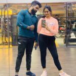 Losliya Mariyanesan Instagram - Appreciation post When I was started my work out on 2021 . it’s been a very long journey. I faced a lot of obstacles in this journey. This is not an easy job , sometimes I don’t wanna get up I just wanna sleep , somedays my body doesn’t cooperate with me . Sometimes my mind says just sit and calm your mental health. But I realised one thing getting up early & doing my work out & doing my every day routine it taught me how discipline l am. It has been almost 3 years now . I feel stronger & healthier ever before. 💪🏻 Last picture is my first ever picture in 2021.. @nareshfitness Thank you coach for pushing me so much.
