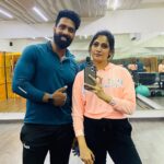 Losliya Mariyanesan Instagram - Appreciation post When I was started my work out on 2021 . it’s been a very long journey. I faced a lot of obstacles in this journey. This is not an easy job , sometimes I don’t wanna get up I just wanna sleep , somedays my body doesn’t cooperate with me . Sometimes my mind says just sit and calm your mental health. But I realised one thing getting up early & doing my work out & doing my every day routine it taught me how discipline l am. It has been almost 3 years now . I feel stronger & healthier ever before. 💪🏻 Last picture is my first ever picture in 2021.. @nareshfitness Thank you coach for pushing me so much.