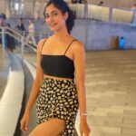 Losliya Mariyanesan Instagram - Back to black 🖤