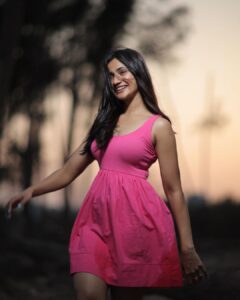 Losliya Mariyanesan Instagram - pink venom @dhanush__photography