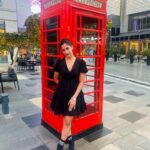 Losliya Mariyanesan Instagram - I’m nicer when I like my outfit 🖤 @touronholidays
