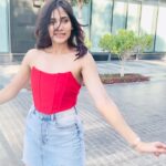 Losliya Mariyanesan Instagram – All time favourite song 🎧 
@touronholidays 

Thanks for this beautiful top shimona @shimona_stalin 🫰🏻

#goodhairday #dubai