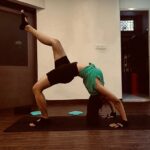 Losliya Mariyanesan Instagram - Don’t be afraid to be open minded, Your brain is not going to fall out. Good morning 🫶🏻 @aum_yogini