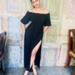 Losliya Mariyanesan Instagram - What doesn’t kill you makes you stronger 🖤