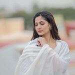 Losliya Mariyanesan Instagram - All-natural Photographer @dhanush__photography Hair @priyaprabu_artistry Designer @studio_l_by_lini