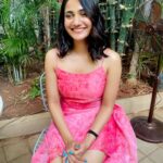 Losliya Mariyanesan Instagram - Ok , I m smiling ☺️who is melting ? Thanks @studio_l_by_lini for the lovely outfit . Feeling cute 🥰 Oh yeah , Happy Easter y’all ♥️