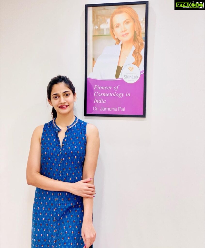 Losliya Mariyanesan Instagram - "We all want that natural healthy glow. But fail to understand that flawless skin starts with flawless skincare" It's all thanks to #skinlabchennai for their expert advice on the best suited *Skin & Hair care* *treatments* & routines for me For your expert advise on your Skin & Hair contact - 7358400400 SkinLab by Dr. Jamuna Pai, Khader Nawaz Khan road, Nungambakkam