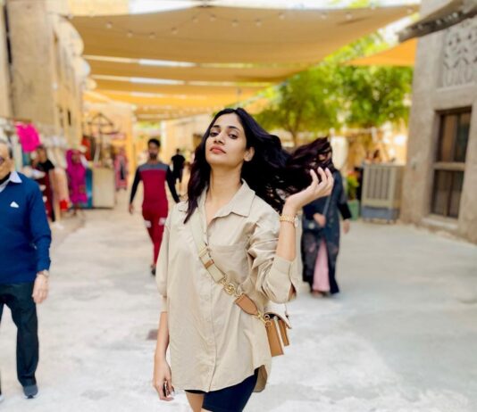 Losliya Mariyanesan Instagram - 🤎 @touronholidays