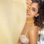 Losliya Mariyanesan Instagram - Create your own sunshine ☀️ Photographey @arunprasath_photography Stylist @shimona_stalin Dress @suhanyalingamdesign Accessories @aarvee.chennai Make up @abhirami_mua Hairstyle @vyshalisundaram_hairstylist