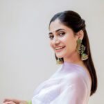 Losliya Mariyanesan Instagram - Live as though life was created for you . @navin.appu @studio_l_by_lini @sty1e_guru