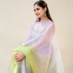 Losliya Mariyanesan Instagram - Live as though life was created for you . @navin.appu @studio_l_by_lini @sty1e_guru