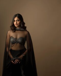 Losliya Mariyanesan Instagram - Never regret anything you have done with a sincere affection . Designer @archana.karthick Photographer @navin.appu Makeup & hair @sty1e_guru @mizubackdrops