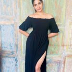 Losliya Mariyanesan Instagram - What doesn’t kill you makes you stronger 🖤
