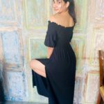 Losliya Mariyanesan Instagram - What doesn’t kill you makes you stronger 🖤