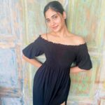 Losliya Mariyanesan Instagram - What doesn’t kill you makes you stronger 🖤