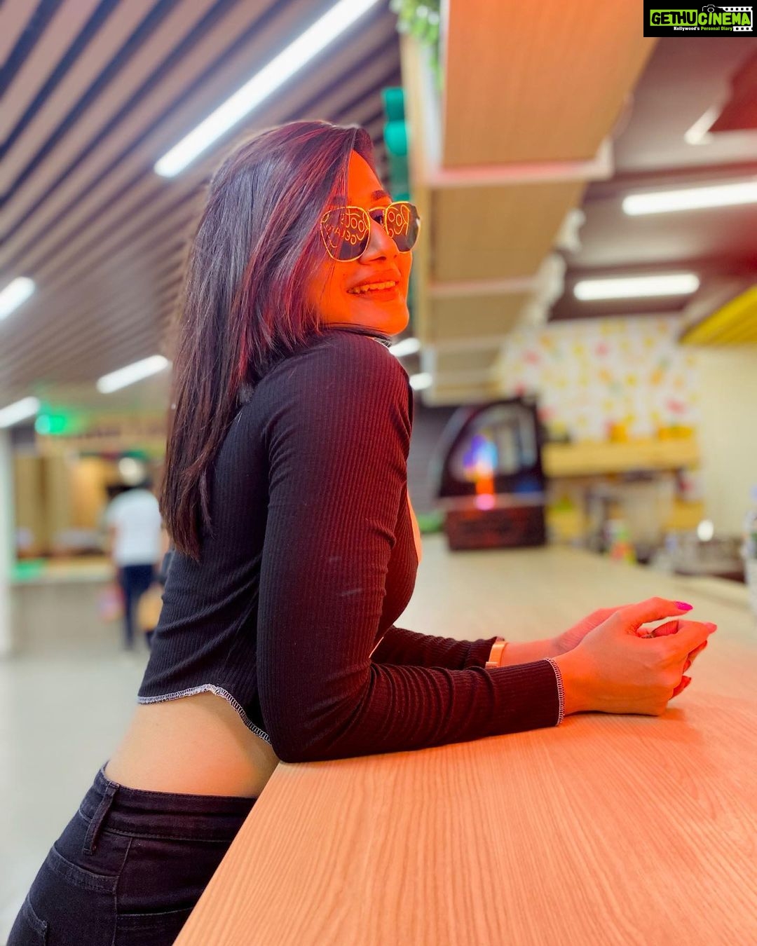 Losliya Mariyanesan - 176.7K Likes - Heyyyyyyy everyone π