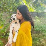 Losliya Mariyanesan Instagram - Happy Sunday 🍋
