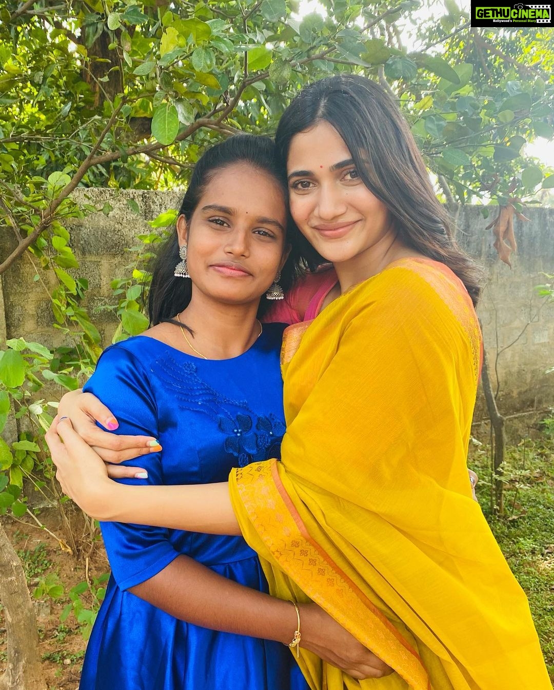 Losliya Mariyanesan Instagram - Happy Sunday 🍋