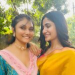 Losliya Mariyanesan Instagram - Happy Sunday 🍋
