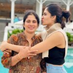 Losliya Mariyanesan Instagram - Sending some love ♥️