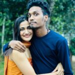 Losliya Mariyanesan Instagram - My happy place 🧡 Dress @studio_l_by_lini @thivyaashinirakunathan @suramyan.7 @vithur_raku @sutharmian 🧡🧡🧡🧡🧡