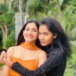 Losliya Mariyanesan Instagram - My happy place 🧡 Dress @studio_l_by_lini @thivyaashinirakunathan @suramyan.7 @vithur_raku @sutharmian 🧡🧡🧡🧡🧡