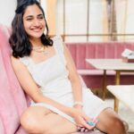 Losliya Mariyanesan Instagram - Glow ☺️