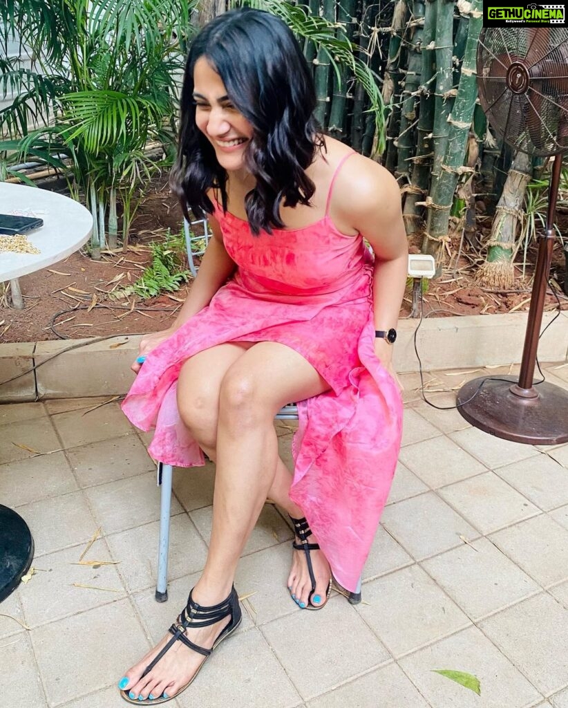 Losliya Mariyanesan Instagram - Ok , I m smiling ☺️who is melting ? Thanks @studio_l_by_lini for the lovely outfit . Feeling cute 🥰 Oh yeah , Happy Easter y’all ♥️